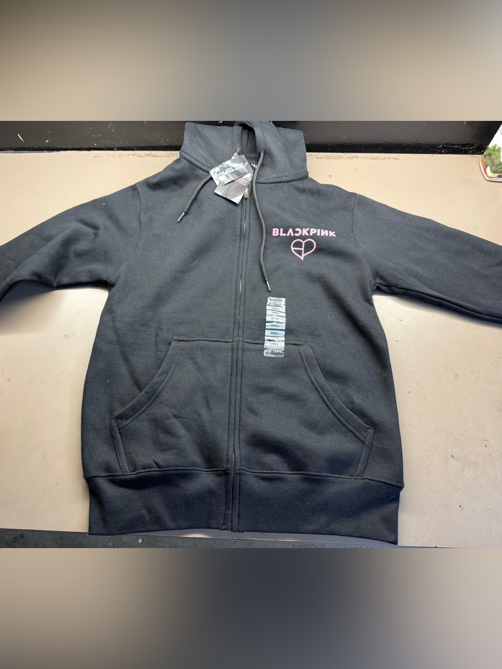 New with Tags Hot Topic BLACKPINK Deadline World Tour Black Hoodie Size Small